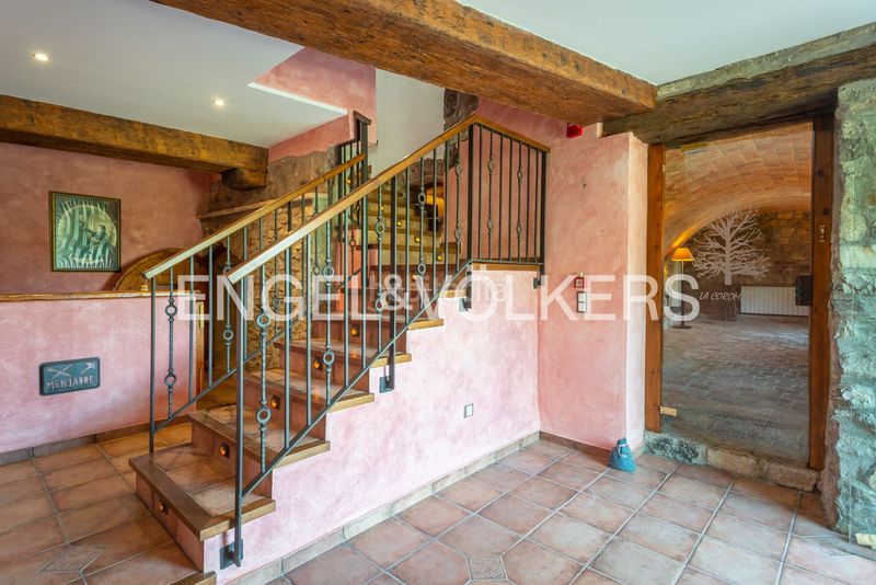 Foto a1307f03-f078-47f5-95b5-84e086c7cdc7. Casa amb calefacció a Vall de Bianya (La)