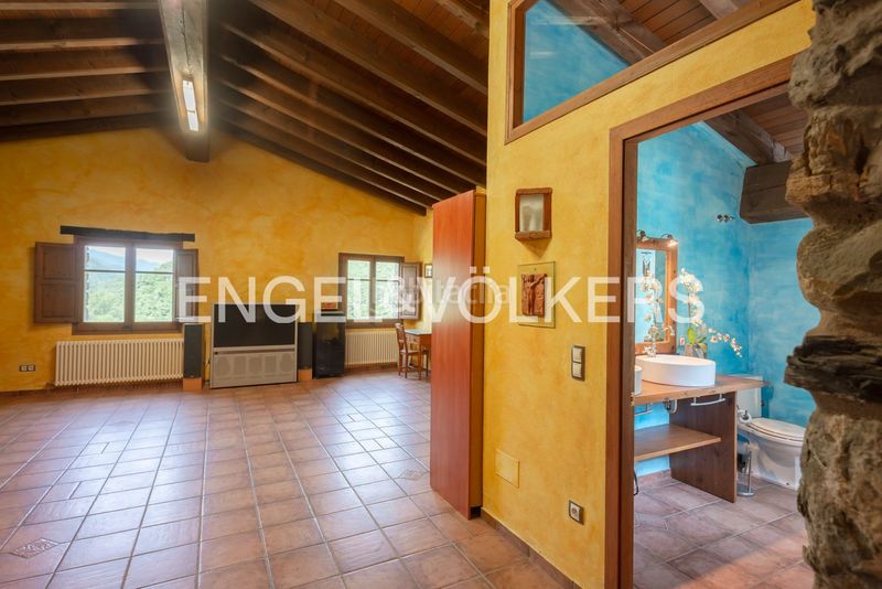 Foto af6d9383-26ff-41df-b874-6459f5c5d28a. Casa amb calefacció a Vall de Bianya (La)
