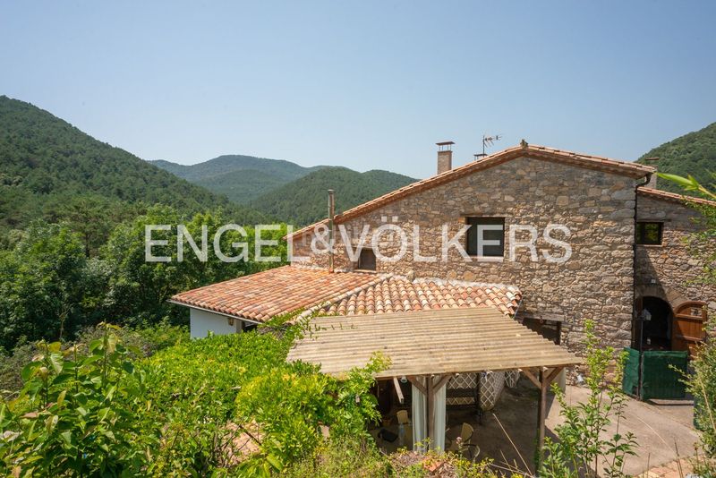 Foto d6457201-b4e7-4757-a29f-fc5faec011b7. Casa amb calefacció a Vall de Bianya (La)