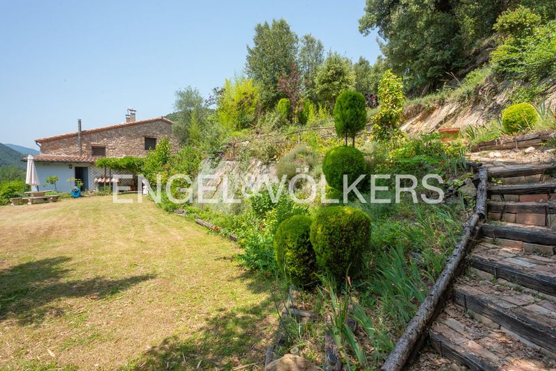 Foto d7f306ac-df4a-453f-a737-1c09627e7e12. Casa amb calefacció a Vall de Bianya (La)