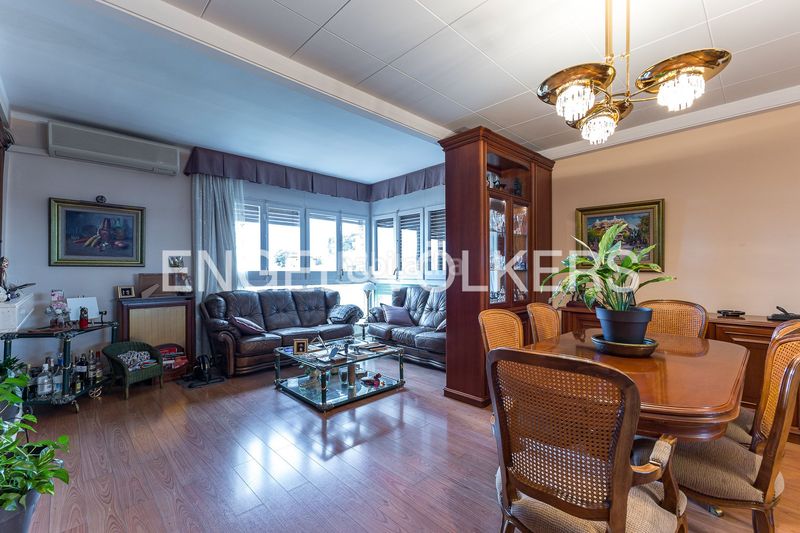 Foto 0e9163e1-dbcc-4d8c-a044-3972a2a13751. Casa amb calefacció aparcament a Torrent Ballester Viladecans