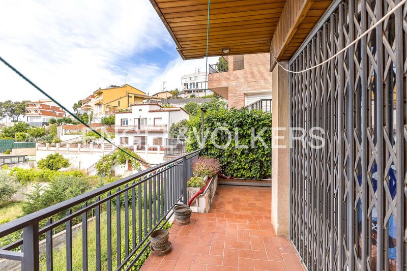 Foto 1a57eda9-2ae3-4382-b37f-35e340c85788. Casa amb calefacció aparcament a Torrent Ballester Viladecans
