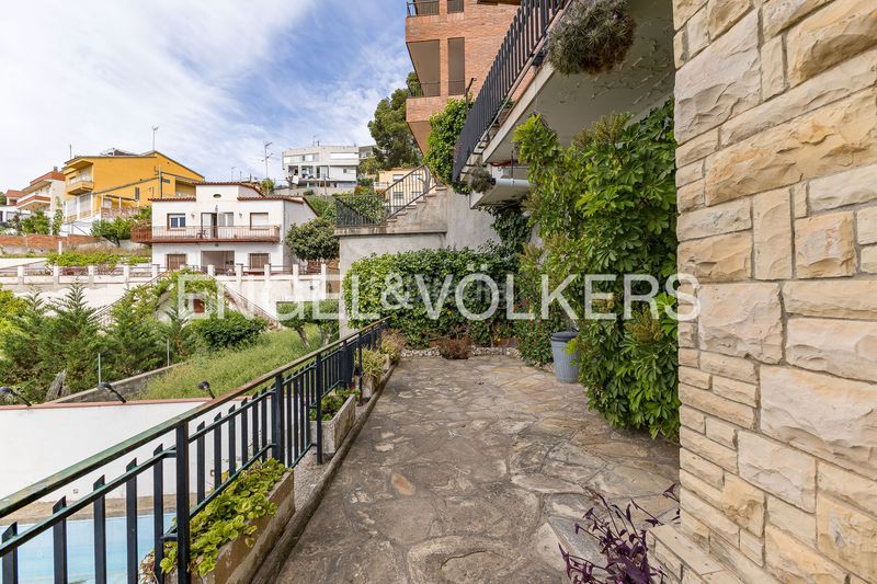 Foto 1f66cb80-dfb6-4cf3-9845-43300ea736ef. Casa amb calefacció aparcament a Torrent Ballester Viladecans