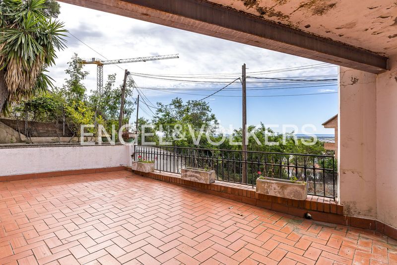 Foto 4d4d698c-9c52-4ef9-b7ad-9b1c8ef4ec1b. Casa amb calefacció aparcament a Torrent Ballester Viladecans
