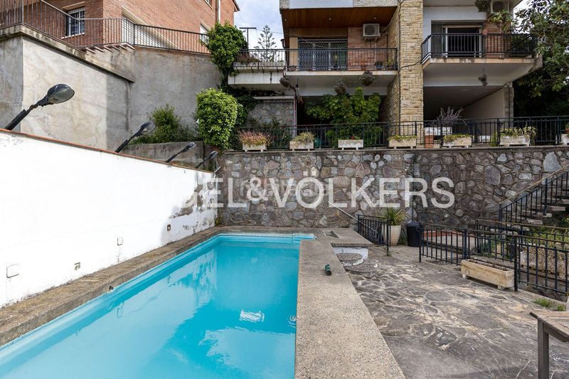 Foto dc79ad3a-fc03-499f-b500-57dedb19c250. Casa amb calefacció aparcament a Torrent Ballester Viladecans