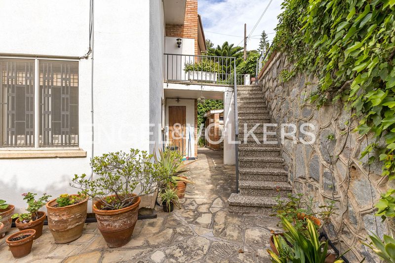 Foto e7547b39-4c76-489f-81a6-2d89be695a80. Casa amb calefacció aparcament a Torrent Ballester Viladecans