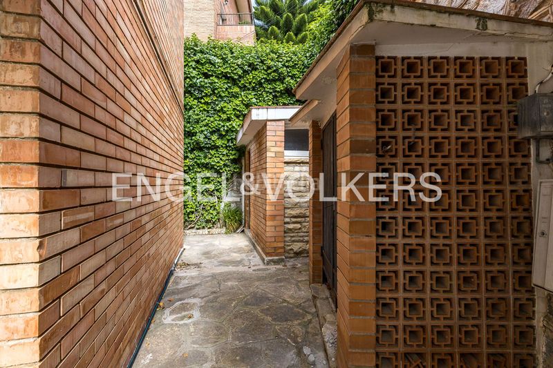 Foto e930a846-b45d-49a0-9f73-b18002378a21. Casa amb calefacció aparcament a Torrent Ballester Viladecans