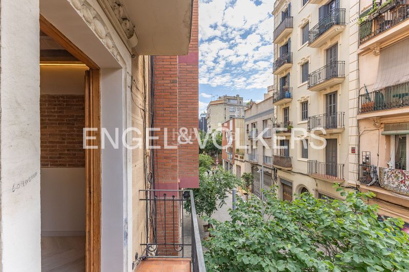 Foto a53e4988-e971-4c7d-9c12-afa88abbc2e9. Pis amb calefacció a El Poble Sec - Parc de Montjuïc Barcelona