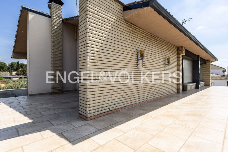 Foto 0ff23e06-fa82-4257-9334-cbfc3c858159. Casa amb calefacció aparcament piscina a Canovelles