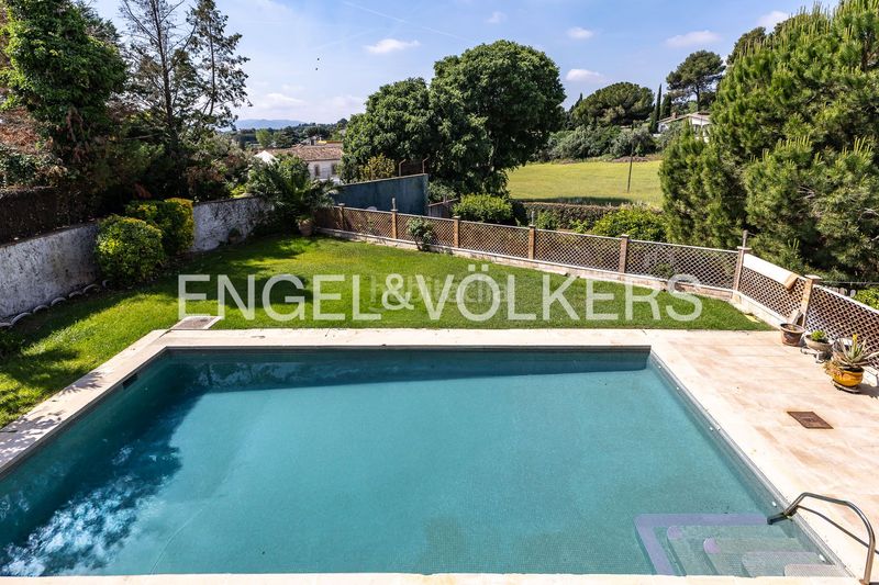 Foto 5bfa4e01-e6b9-4a89-b445-b52314eb04eb. Casa amb calefacció aparcament piscina a Canovelles