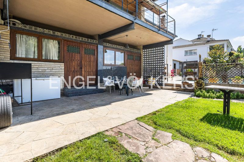 Foto ac1082ed-edc6-4bc0-8067-e41789604727. Casa amb calefacció aparcament piscina a Canovelles