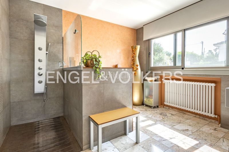 Foto af8c1265-b30b-4178-ae9b-98f320f6a254. Casa amb calefacció aparcament piscina a Canovelles