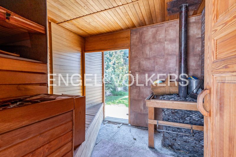 Foto f3e503f9-0c52-4bc6-a44f-086b88dff490. Casa amb calefacció aparcament piscina a Canovelles