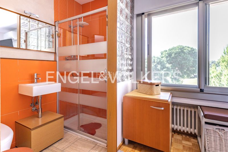Foto f88bb90d-0850-41a0-8302-adfced899cf6. Casa amb calefacció aparcament piscina a Canovelles