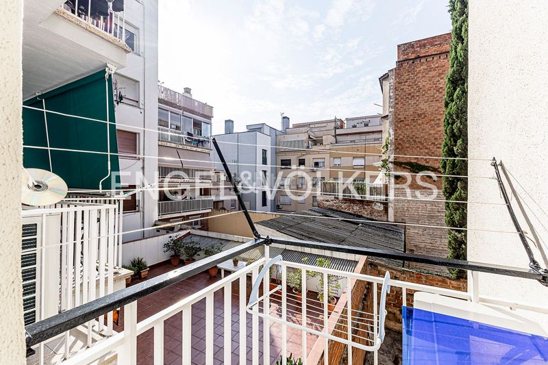 Foto ebae0037-d3c7-43e0-ab76-7d8f54cd004c. Pis amb calefacció a Guinardó Barcelona