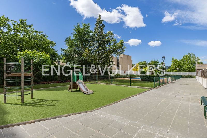 Foto a4bc8915-9ee8-4f25-9110-1d9a517b9850. Pis amb calefacció aparcament piscina a Eixample Sant Joan Despí