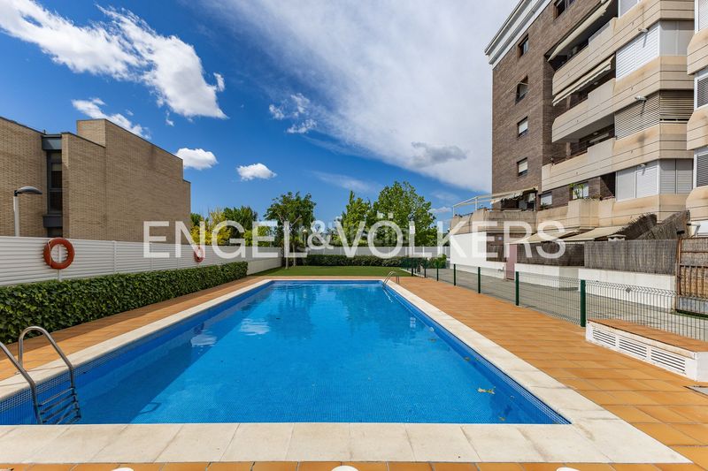 Foto d2234de9-0446-4fa1-8c12-13ce5fd909e6. Pis amb calefacció aparcament piscina a Eixample Sant Joan Despí