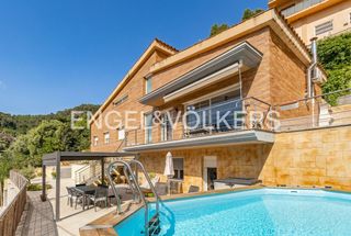 Casa a Vallirana. Descubre tu refugio de lujo en vallirana