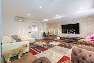 Flat in Bases de Manresa - Carretera de Santpedor. Precioso y moderno piso con amplios bajos comerciales con patio.