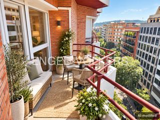 Appartement à La Nova Esquerra de l´Eixample. Luminoso piso alto con balcón y vistas panorámicas en calle cala
