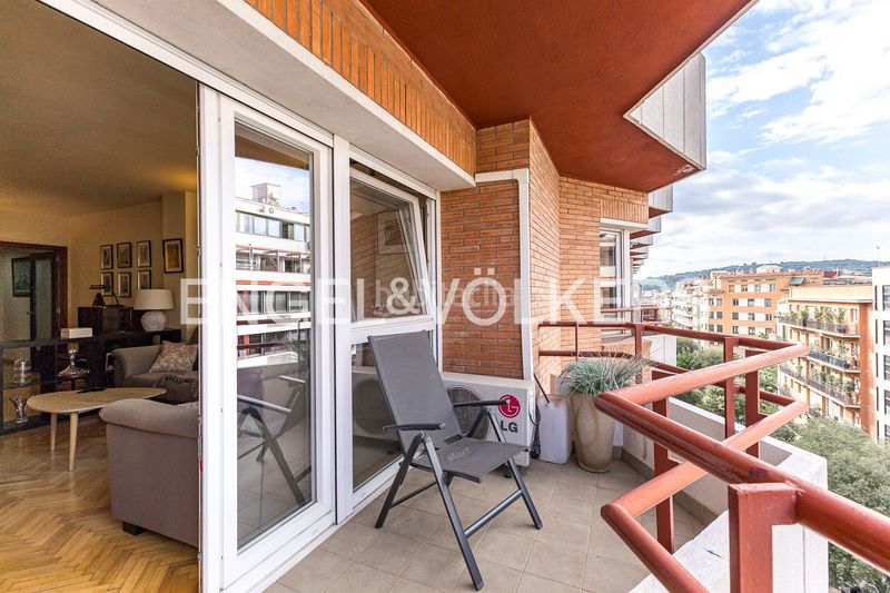Foto 40d2e9a6-b802-4bc7-b950-5162e418b4a1. Pis amb calefacció aparcament a La Nova Esquerra de l´Eixample Barcelona