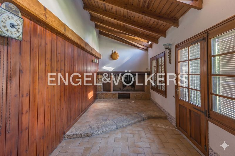 Foto 1327ce03-a02d-4839-9fc9-6e70490c91bc. Casa amb calefacció aparcament piscina a Centre Prat de Llobregat (El)