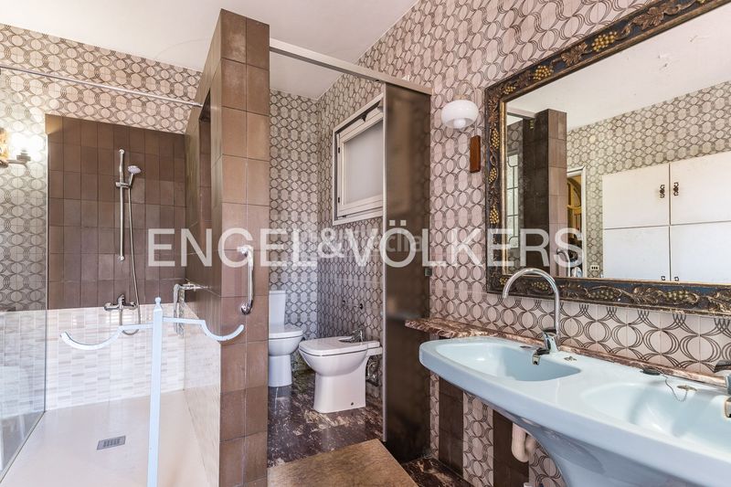 Foto 178734e5-b772-40bd-8d23-958026d1a5d8. Casa amb calefacció aparcament piscina a Centre Prat de Llobregat (El)
