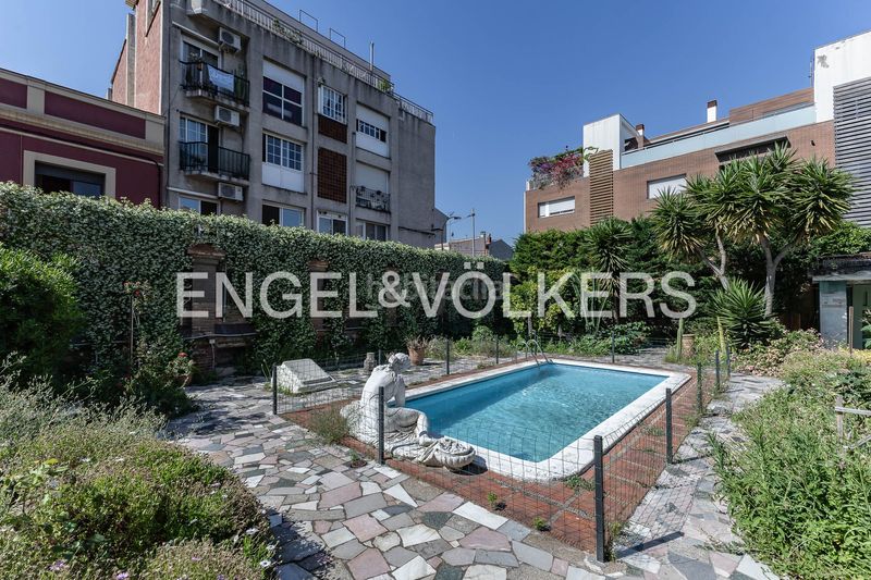 Foto 2787e6f2-f53d-4efc-8df7-3a9b8d96bd1d. Casa amb calefacció aparcament piscina a Centre Prat de Llobregat (El)