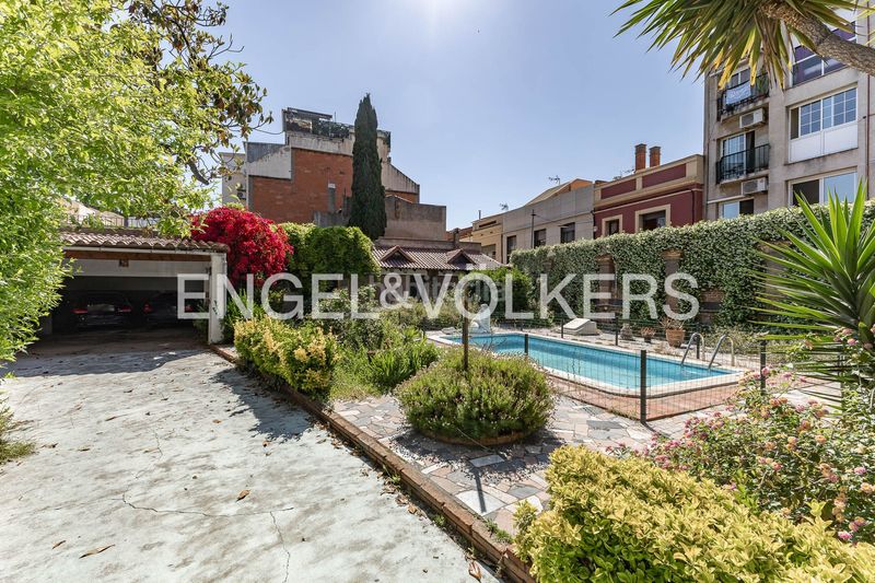 Foto 31a01966-8a0b-4046-b017-bf4db1aed829. Casa amb calefacció aparcament piscina a Centre Prat de Llobregat (El)