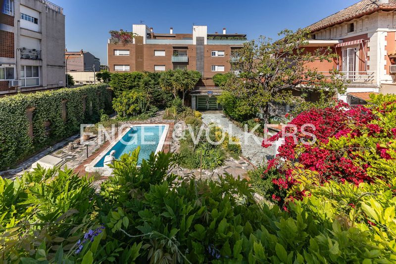 Foto a9c92ce2-ab46-43b1-beed-0052edeb8975. Casa amb calefacció aparcament piscina a Centre Prat de Llobregat (El)