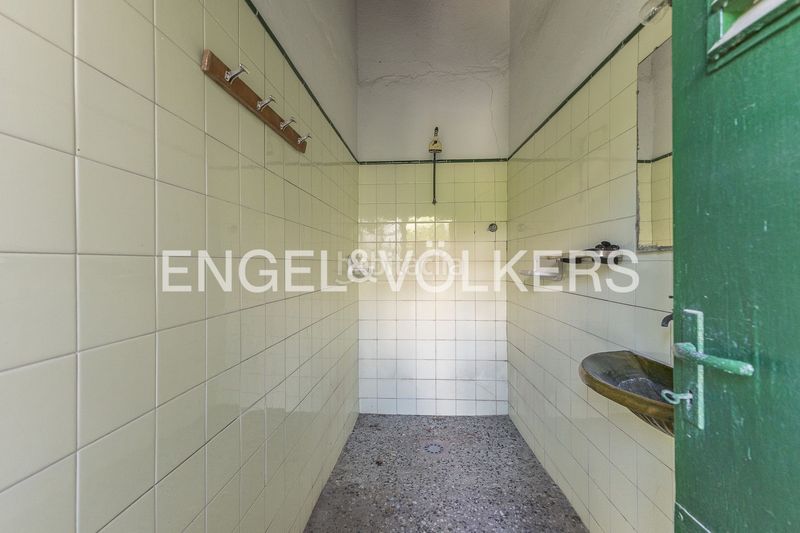 Foto e8f71fc5-e57c-4338-9d27-596d524e671c. Casa amb calefacció aparcament piscina a Centre Prat de Llobregat (El)