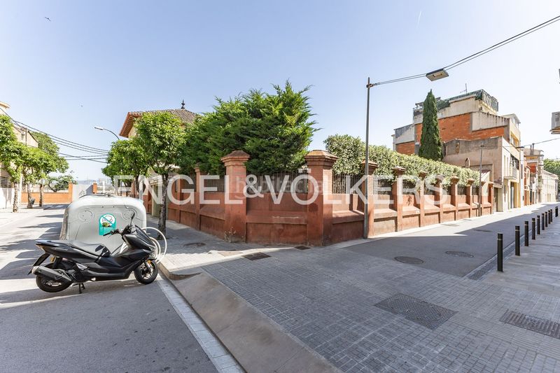 Foto f42ca955-8350-40d0-93cc-ee07a0c7cb57. Casa amb calefacció aparcament piscina a Centre Prat de Llobregat (El)