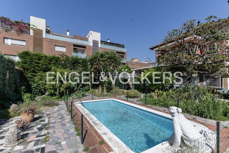 Foto f9bddfd1-c213-4161-a876-b2849869e394. Casa amb calefacció aparcament piscina a Centre Prat de Llobregat (El)