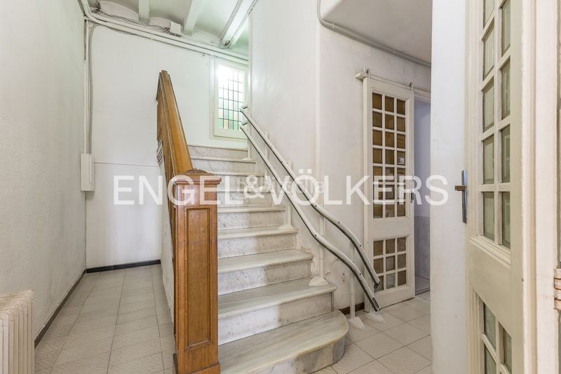Foto ff5550d0-b6ab-4d33-87d5-bc31e78c75f8. Casa amb calefacció aparcament piscina a Centre Prat de Llobregat (El)