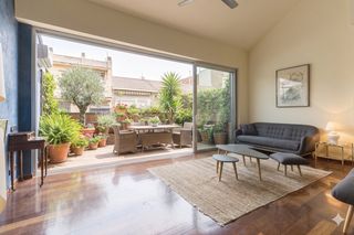 Penthouse in Vila de Gràcia. Ático dúplex con terraza y parking al lado de paseo de gracia
