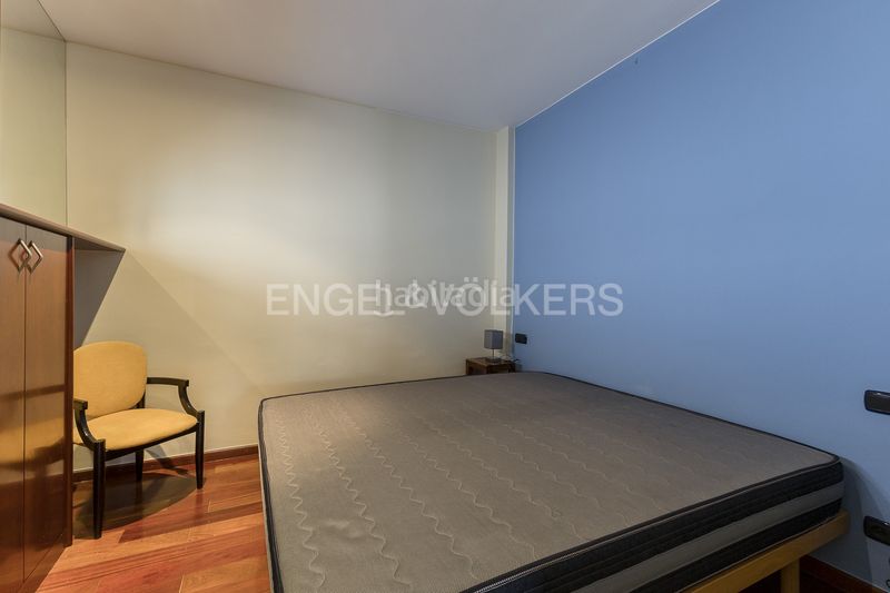 Foto c25cf9ea-98cf-4a66-ae1c-021aa2fbf57e. Àtic amb calefacció aparcament a Vila de Gràcia Barcelona
