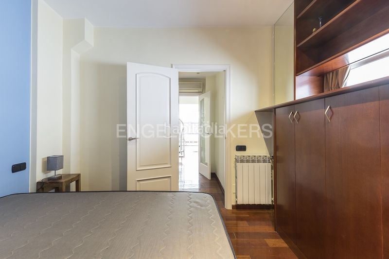 Foto f31fef99-e4f9-4a12-a9f2-097f5ed032bd. Àtic amb calefacció aparcament a Vila de Gràcia Barcelona