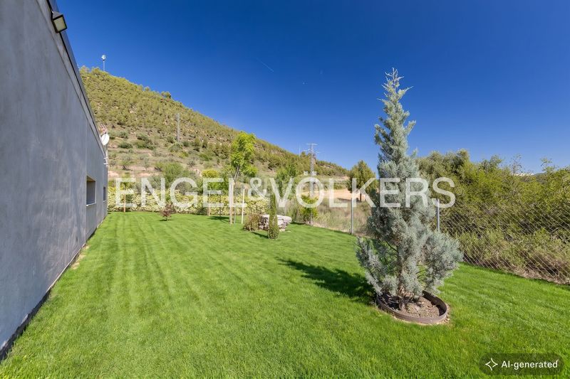 Foto a64e57af-79ce-4f80-857b-dda5f1e4ea32. Casa amb calefacció aparcament a Callús