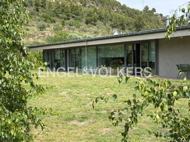 Foto b668204c-1b27-42ef-a61a-b5ba72df8b2f. Casa amb calefacció aparcament a Callús