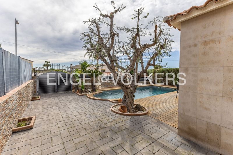 Foto 5e1297f2-34cd-489f-8b4d-ada9e3178564. Casa amb calefacció aparcament piscina a Mas Mel Calafell