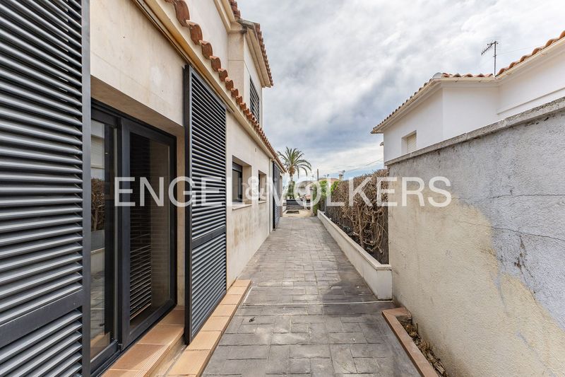 Foto 714a80e9-10a5-4686-9701-d9e793d37a23. Casa amb calefacció aparcament piscina a Mas Mel Calafell