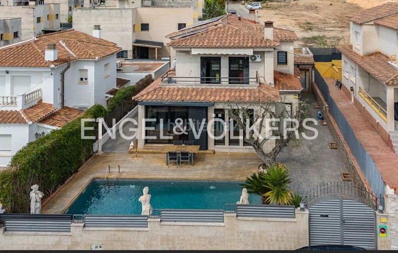 Foto 87924a37-4cf3-49da-bb07-c87073c2d6a0. Casa amb calefacció aparcament piscina a Mas Mel Calafell