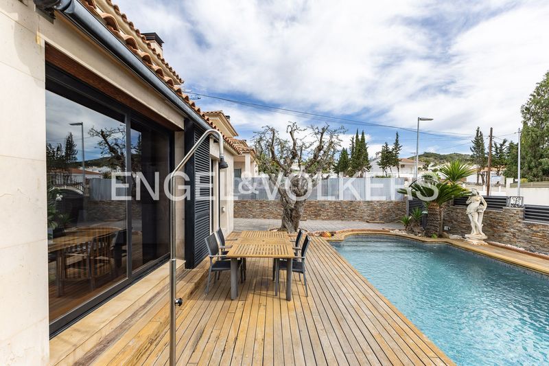Foto 91c38392-2d64-497b-9875-6b8b4d30a335. Casa amb calefacció aparcament piscina a Mas Mel Calafell