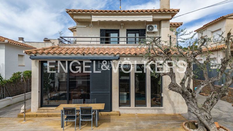Foto d084e811-fc15-48ea-9149-1495d6178b39. Casa amb calefacció aparcament piscina a Mas Mel Calafell