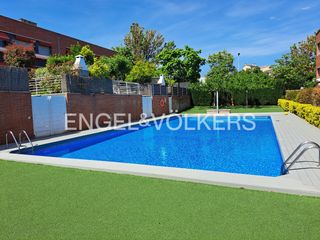 Casa a Calella. Casa en calella con piscina cerca del núcleo urbano.