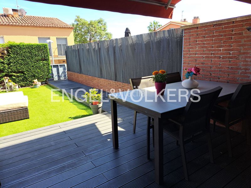Foto d0fea8d0-b3a3-41e5-b3fa-ed17419bbfdb. Casa adossada amb calefacció aparcament piscina a Calella