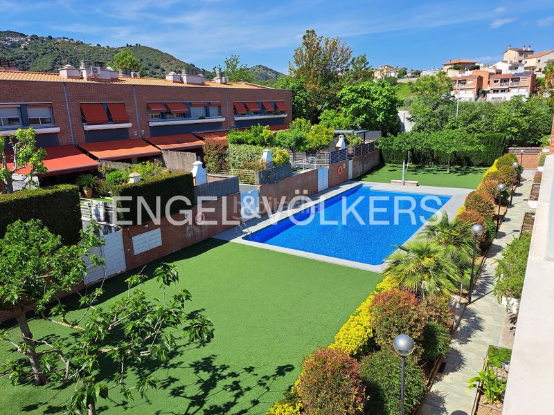 Foto fe7e0b79-ee3f-4139-a4d1-b4858b38cf95. Casa adossada amb calefacció aparcament piscina a Calella