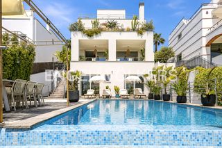Casa a Vallpineda-Santa Bàrbara. Villa de lujo en sitges con vistas al mar y piscina