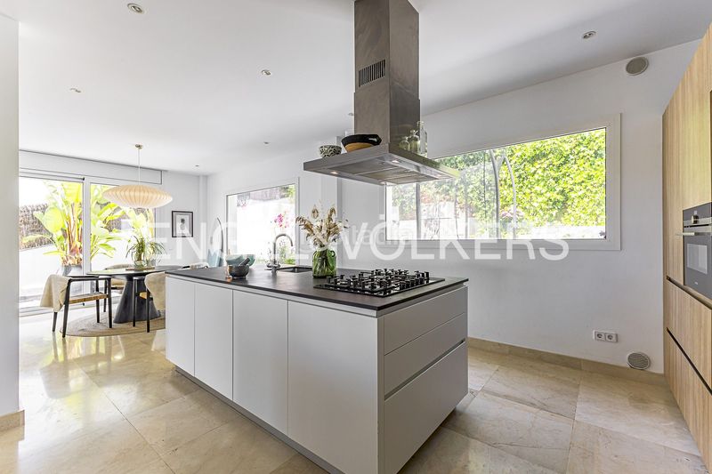 Foto 4c6d9e86-700d-4637-b587-0683b36c5d82. Casa amb calefacció aparcament piscina a Vallpineda-Santa Bàrbara Sitges