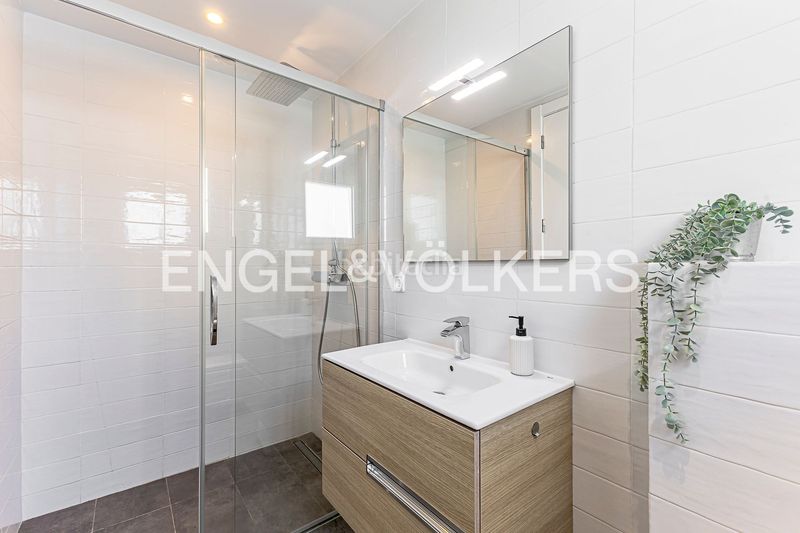 Foto 53d87ded-eb15-42d7-91b5-09febf38339f. Casa amb calefacció aparcament piscina a Vallpineda-Santa Bàrbara Sitges